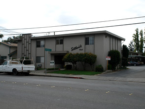 447 S E St in Santa Rosa, CA - Foto de edificio - Building Photo