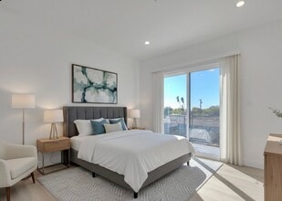 5850 Vineland Ave in Los Angeles, CA - Building Photo - Building Photo