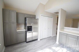 8616 Robinson Forest Dr in Charlotte, NC - Building Photo - Building Photo