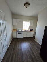 3265 W Camp Wisdom Rd, Unit 101 in Dallas, TX - Building Photo - Building Photo