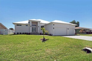 1426 SE 43rd Terrace in Cape Coral, FL - Building Photo