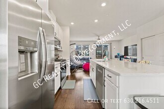 2230 Prestige Pl in Schaumburg, IL - Building Photo - Building Photo