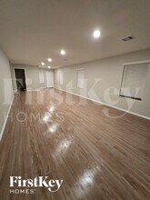 9214 Burnet Flds Dr, Unit C in Baytown, TX - Foto de edificio - Building Photo