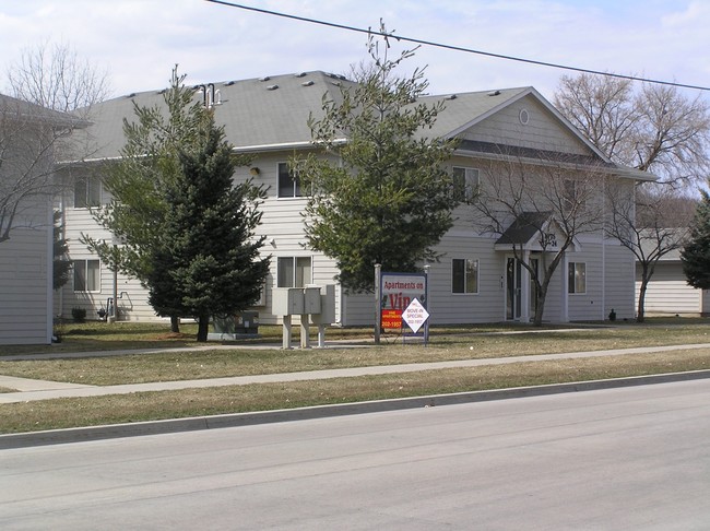 Apartments on Vine in West Des Moines, IA - Building Photo - Building Photo