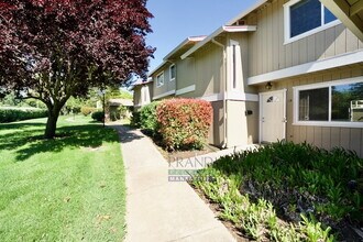1 Oliva Dr in Novato, CA - Building Photo - Building Photo