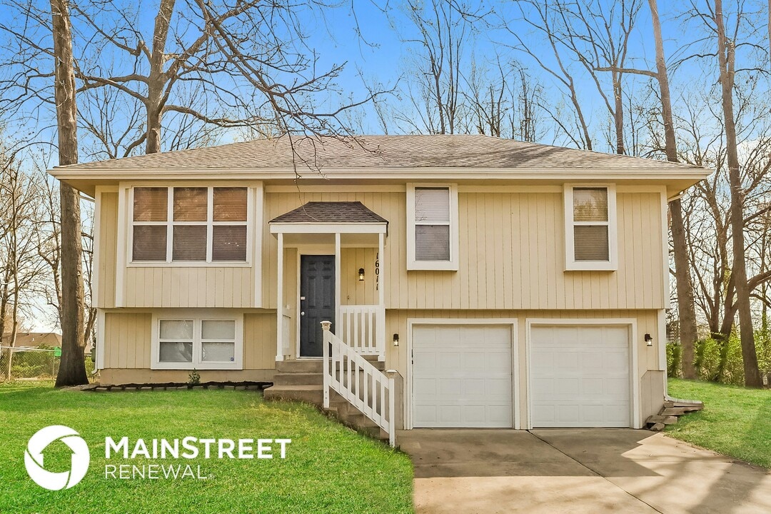 16011 Ann Ave in Belton, MO - Building Photo