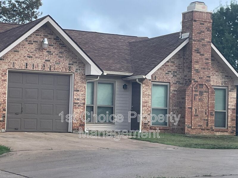 6714 Old Stone Dr in Fort Worth, TX - Building Photo
