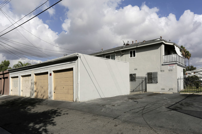 2369 S Angela St in Pomona, CA - Building Photo - Building Photo