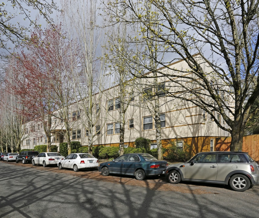 Forestry Court Apartments in Portland, OR - Foto de edificio