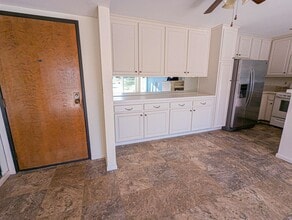 12565 Oaks N Dr-Unit -211 in San Diego, CA - Building Photo - Building Photo