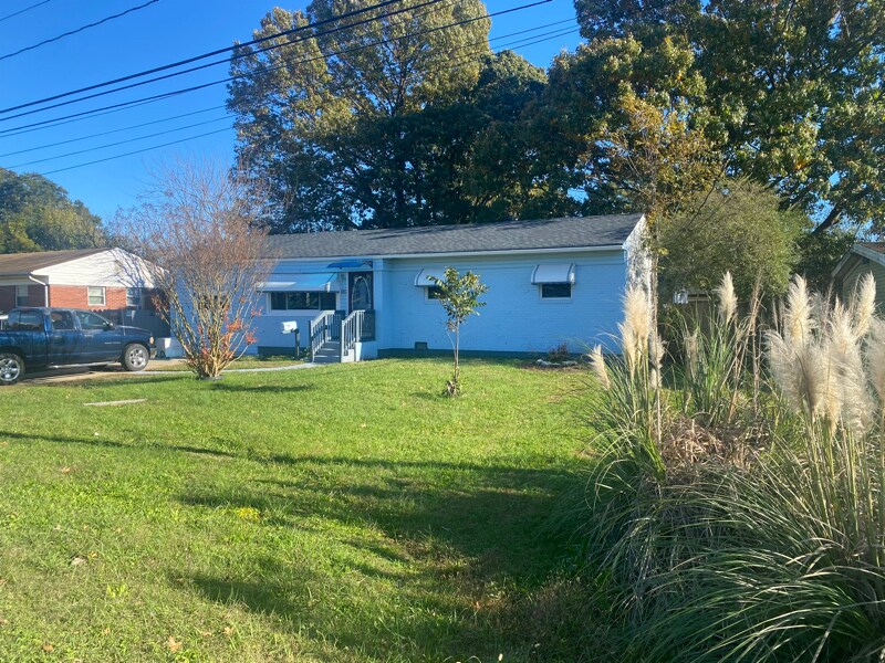 4953 Haygood Rd in Virginia Beach, VA - Building Photo