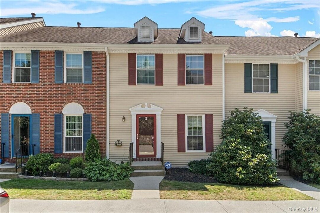 6 Cumberland Ct in Peekskill, NY - Building Photo