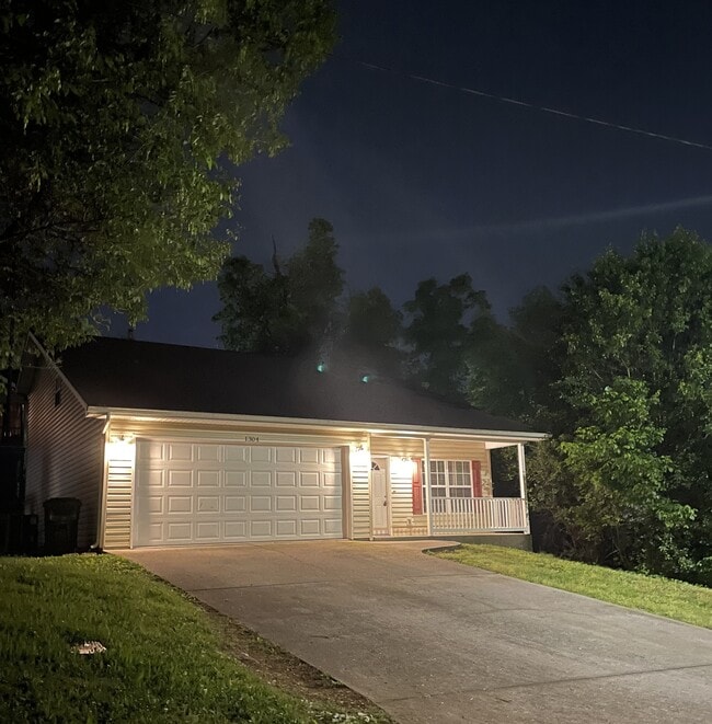 property at 1304 Goldleaf St