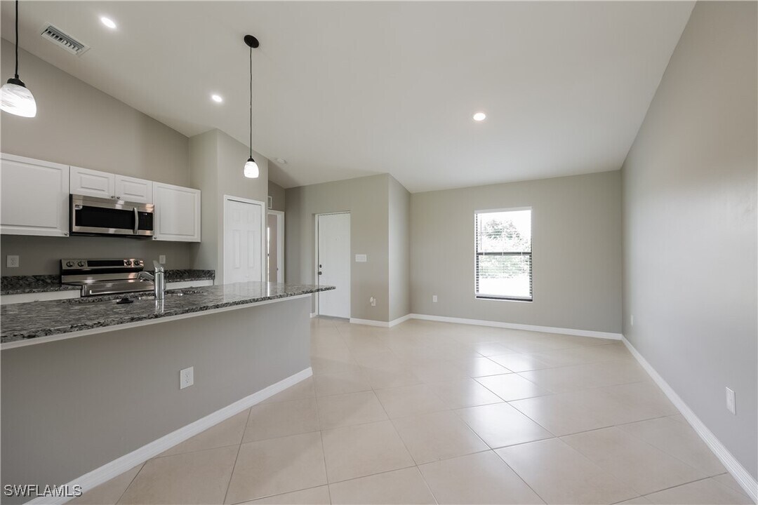 3704 25th St SW in Lehigh Acres, FL - Building Photo