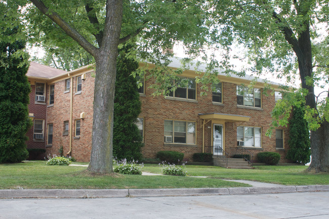 1323 E Colorado St in Milwaukee, WI - Foto de edificio - Building Photo