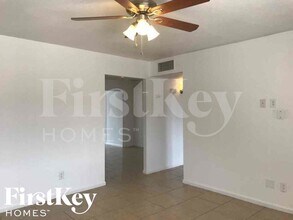 8707 N 41st Ave in Phoenix, AZ - Foto de edificio - Building Photo