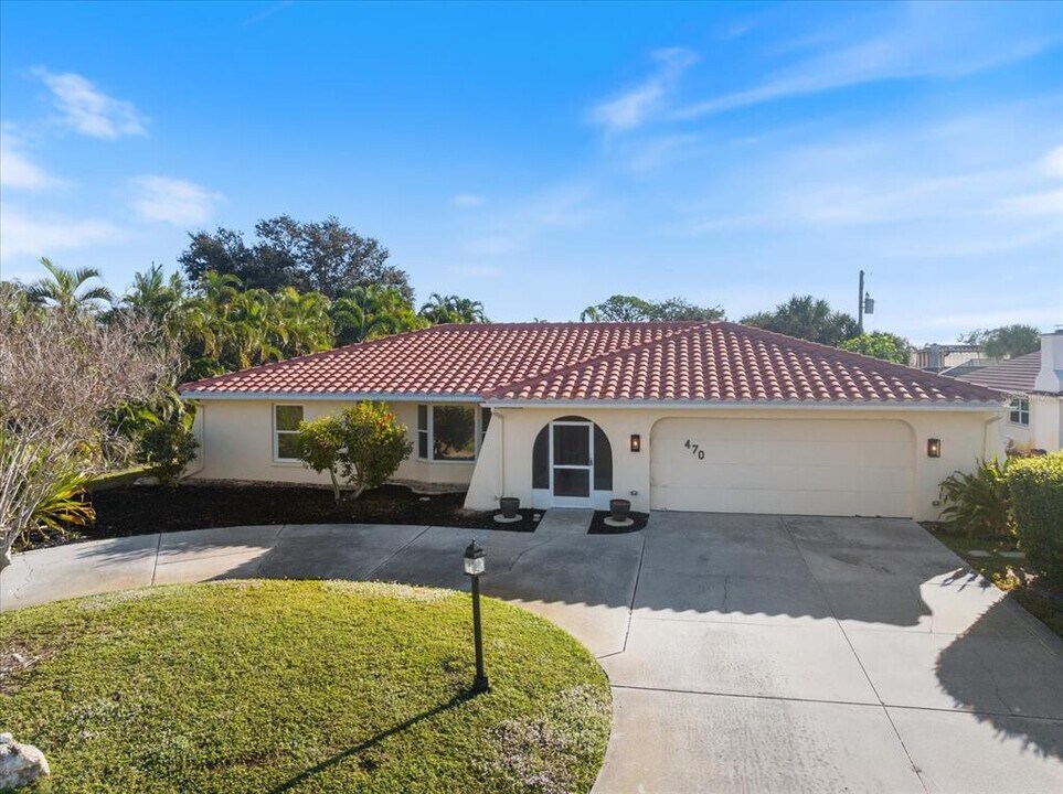 470 Leger Dr in Nokomis, FL - Building Photo