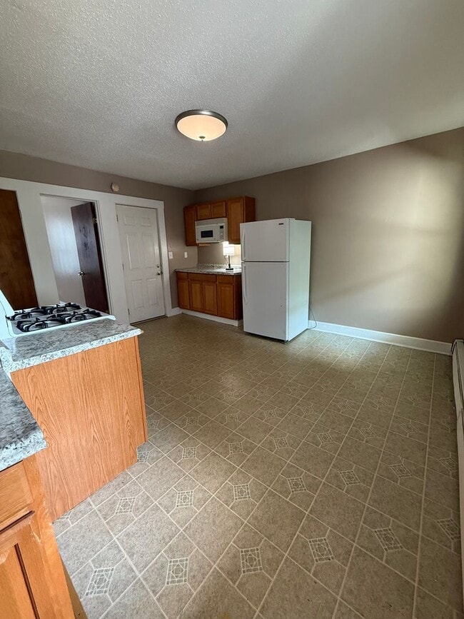 209-209 Glen St in New Britain, CT - Building Photo - Building Photo