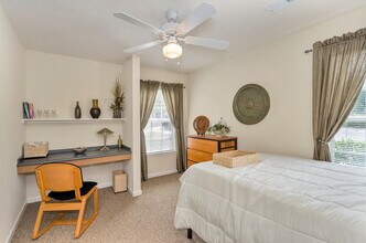 122 Yellowstone Dr, Unit 205 in Charlottesville, VA - Foto de edificio - Building Photo