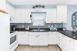 1433 W Lagoon Ave in Gulf Shores, AL - Foto de edificio - Building Photo