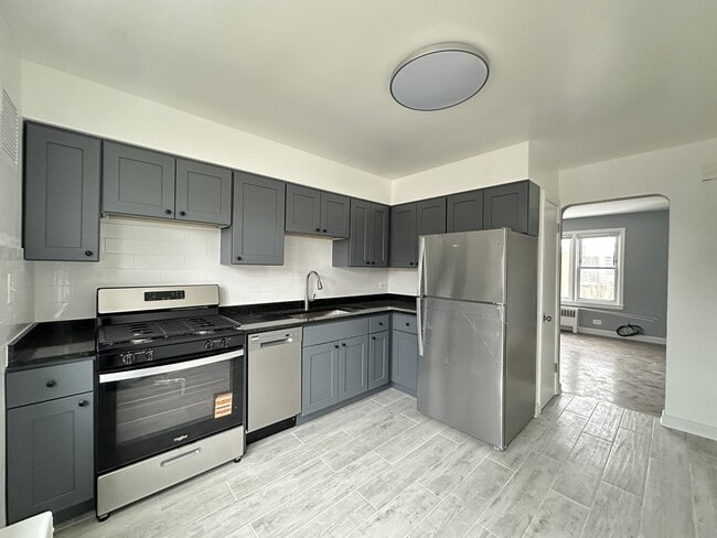 6721 N California Ave in Chicago, IL - Foto de edificio - Building Photo