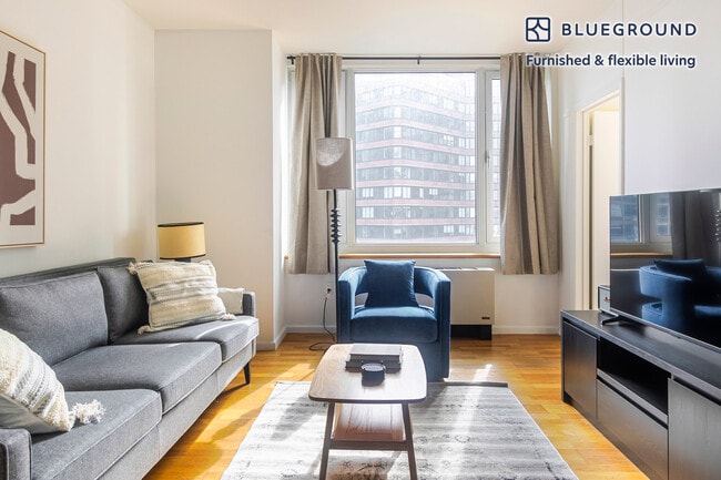 635 W 42nd St in New York, NY - Foto de edificio - Building Photo