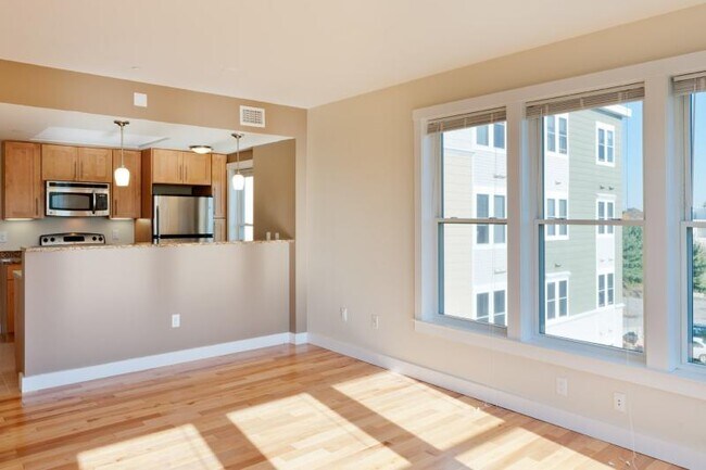 51 New St, Unit 201 in Cambridge, MA - Building Photo - Building Photo