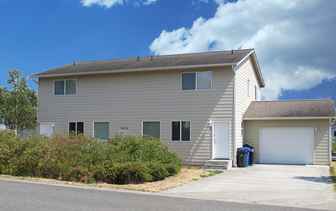 1448 NW Elwha St in Oak Harbor, WA - Building Photo