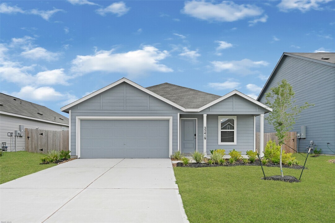 25419 Birch St in Cleveland, TX - Building Photo