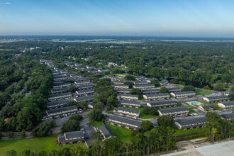 Castlewood Townhouses in Charleston, SC - Foto de edificio - Building Photo