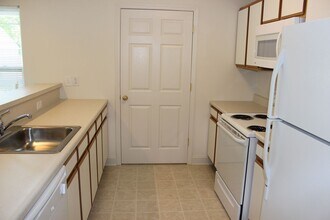 1912 Tabor Village Dr in Blacksburg, VA - Building Photo - Building Photo