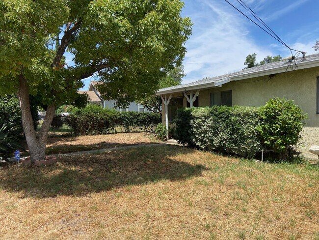 1346 S Gibbs St in Pomona, CA - Building Photo - Building Photo
