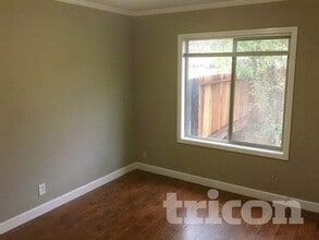 5227 Gordon Dr in Sacramento, CA - Foto de edificio - Building Photo