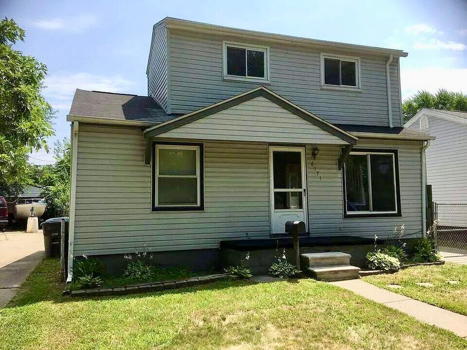 6171 Wilkie St in Taylor, MI - Foto de edificio