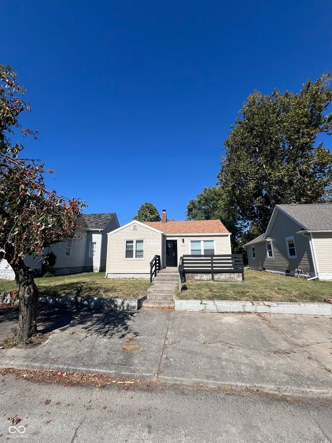property at 1402 E Willard St