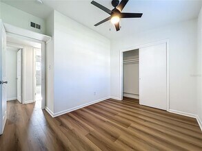 2001 Conway Gardens Rd in Orlando, FL - Building Photo - Building Photo