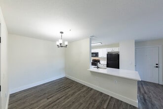 Addison Landing in Jacksonville, FL - Building Photo - Interior Photo
