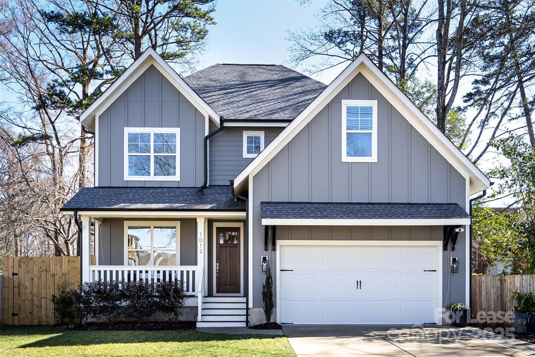1012 Rockway Dr in Charlotte, NC - Building Photo