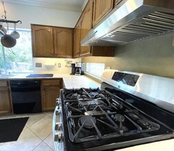 11304 Nutwood Cove in Austin, TX - Foto de edificio - Building Photo