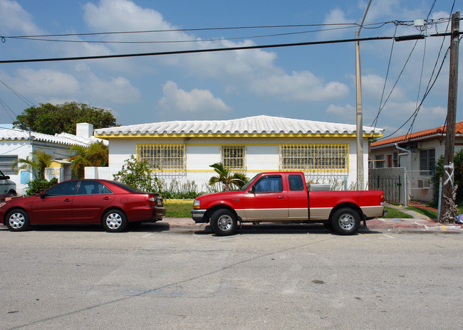 7736 Carlyle Ave in Miami Beach, FL - Building Photo - Building Photo