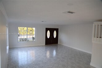 7928 NW 190th Ln in Hialeah, FL - Building Photo - Building Photo