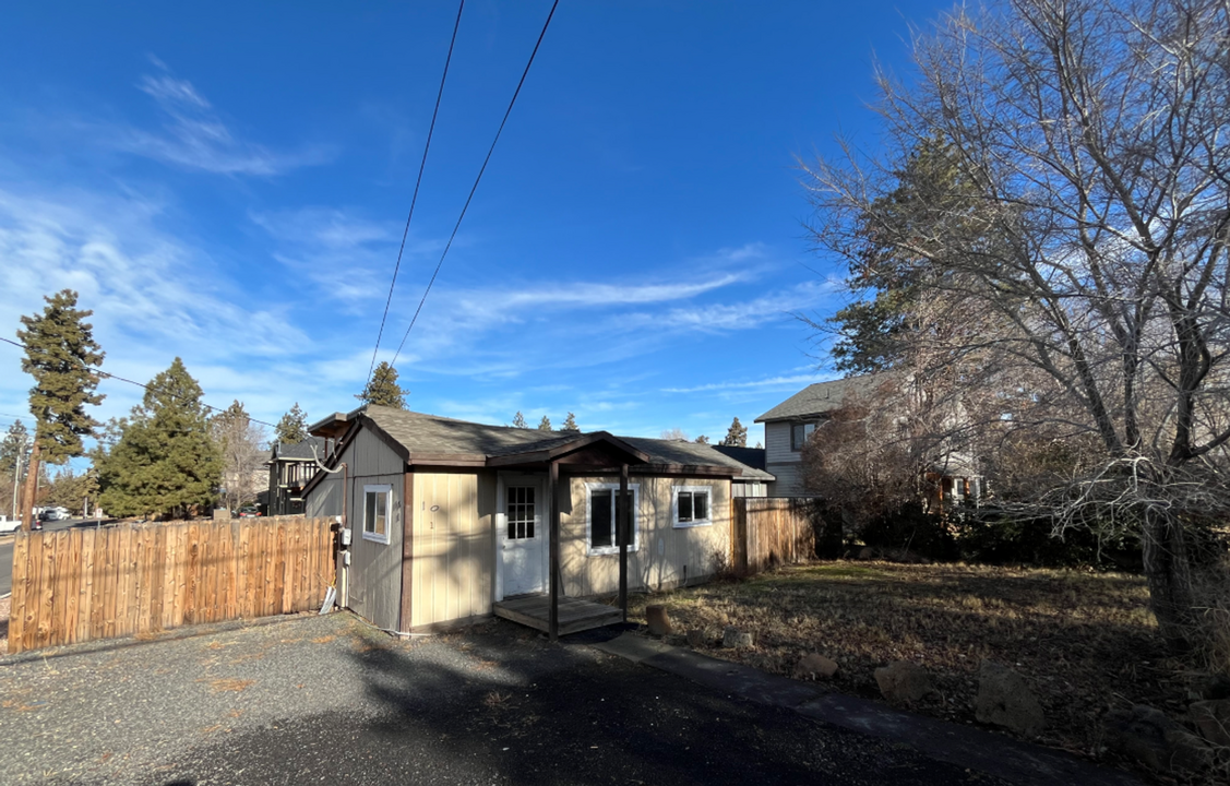 10 SE Roosevelt Ave in Bend, OR - Building Photo