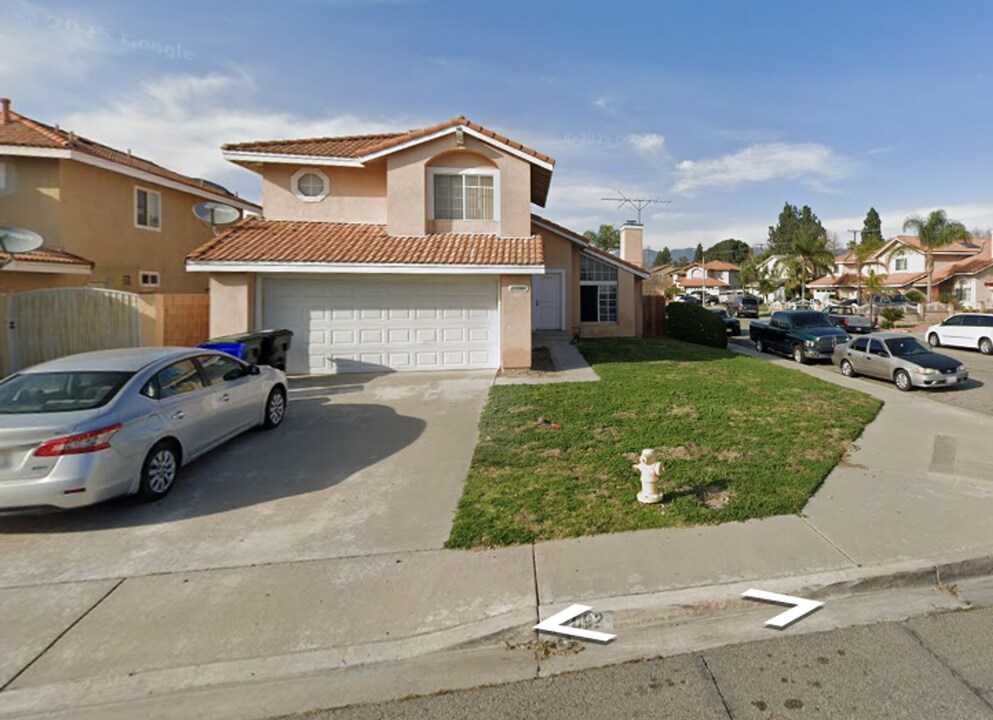 17092 Dolphin St in Fontana, CA - Building Photo