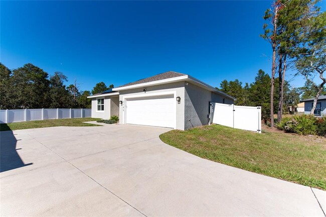 2105 Hibiscus Pl in Poinciana, FL - Building Photo - Building Photo