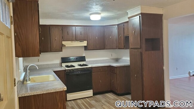property at 2 Filbert St