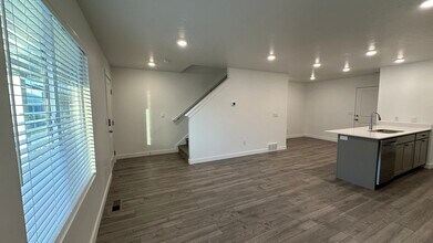 912 E Barrelman Ct in Saratoga Springs, UT - Building Photo - Building Photo