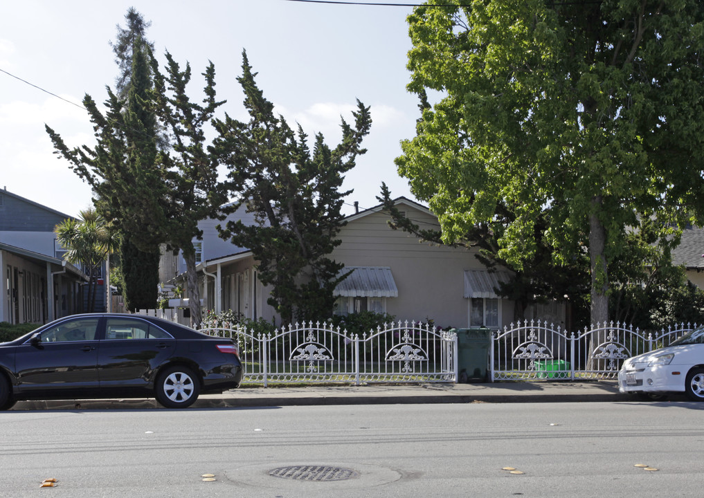 1539 Jefferson Ave in Redwood City, CA - Building Photo