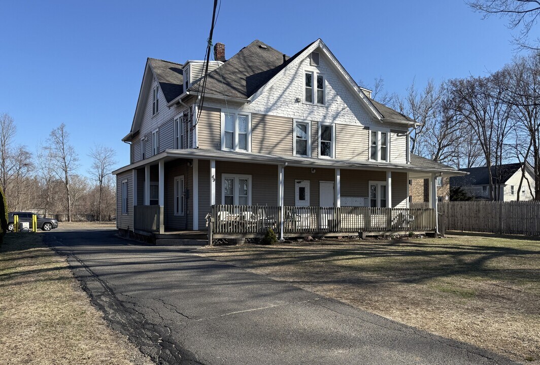 49 Washington St-Unit -9 in Bristol, CT - Building Photo