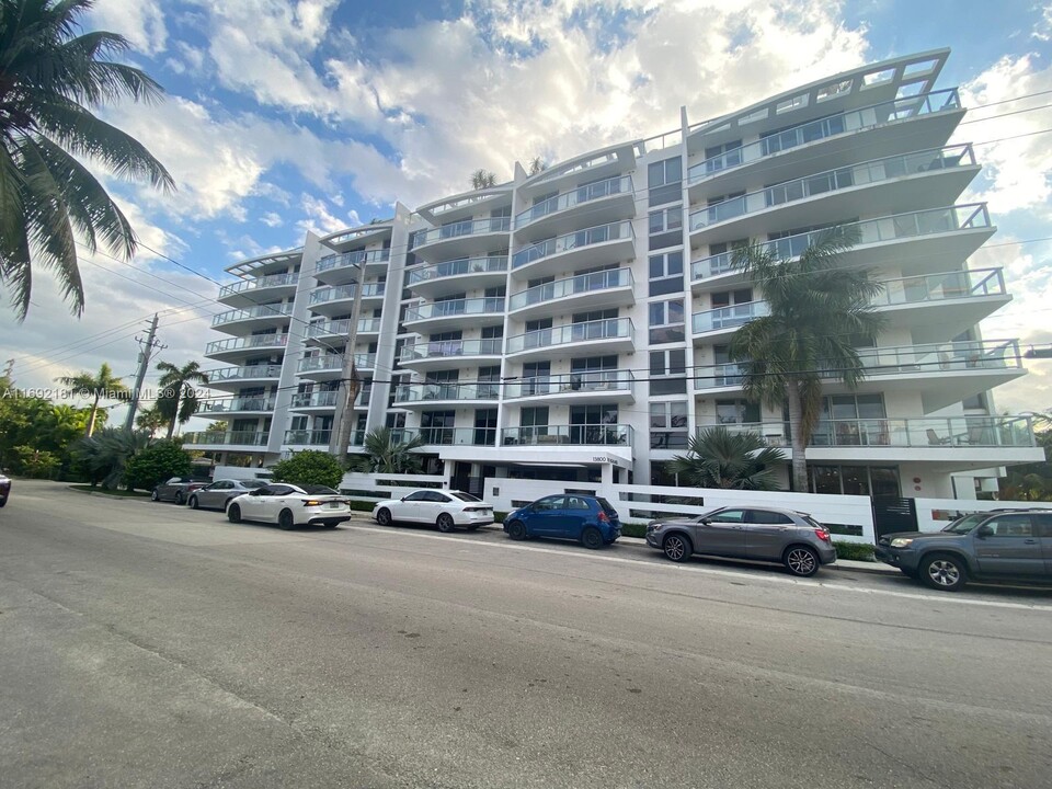 13800 Highland Dr, Unit 406 in North Miami Beach, FL - Building Photo