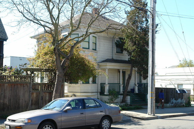 1906 Delaware St in Berkeley, CA - Foto de edificio - Building Photo